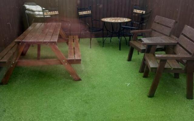 Modern Apartment with Roof Garden Close to City Centre