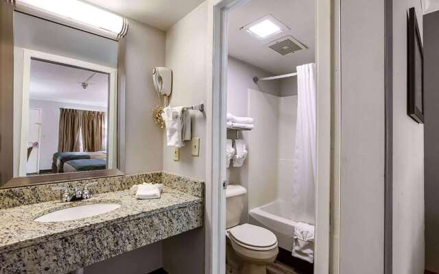 Travelodge by Wyndham Canton/Livonia Area, MI