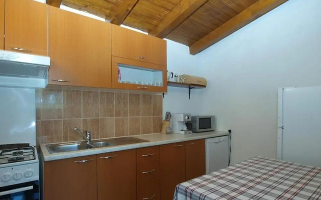 Cozy Apartment With Spacious Garden