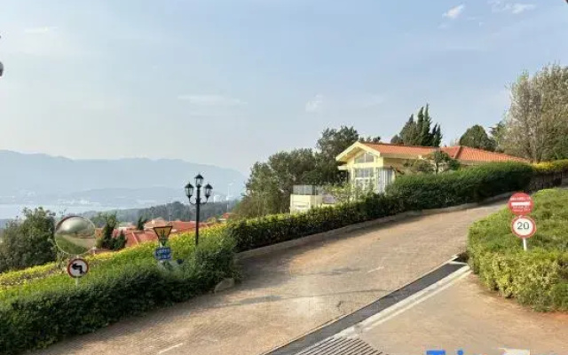 Lakeside Kafka Golf Holiday Villa