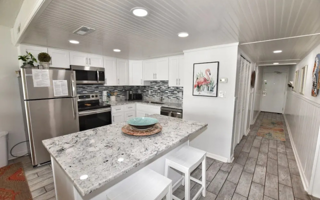 1201 Waters Edge Resort 3 Bedroom Condo by RedAwning
