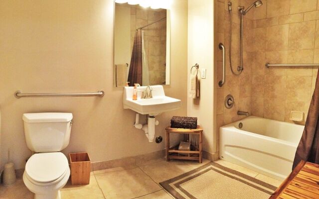 Downtown Luxury Condo at Citifront