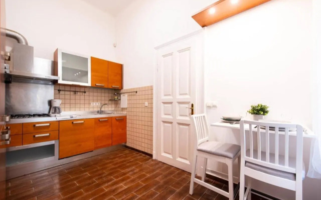 Very central convenient large AC place