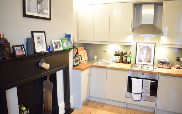 1 Bedroom Apartment With Patio in London