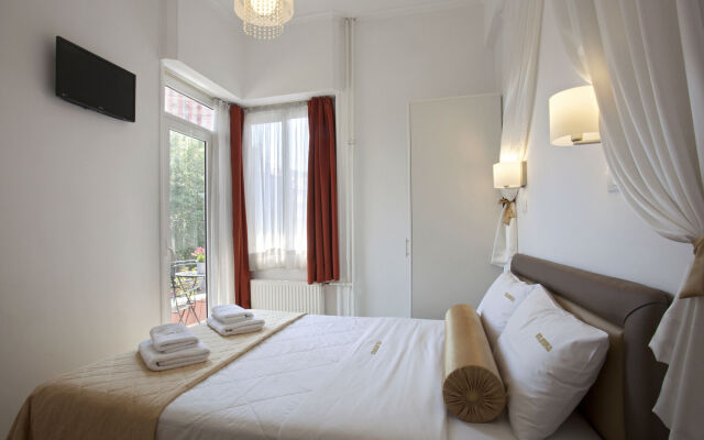 Metropolis Hotel