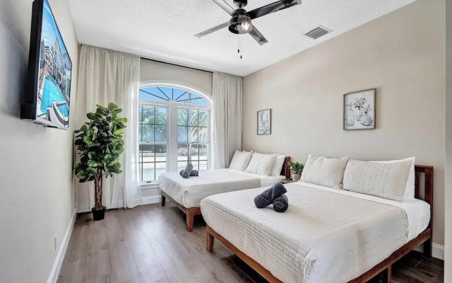 6BR Hollywood Lakes Home with Pool & Spa