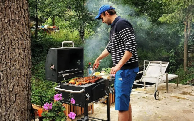 Sunny Wooden House on Creek, 30 Minutes Prague