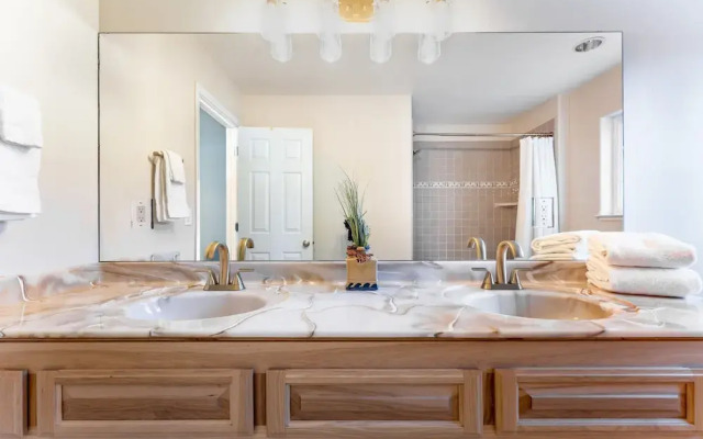 Blitzen by Avantstay Pet-friendly Tahoe Retreat