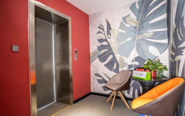 Xinmeng Fashion Hotel (Xingyue Times Square, Xinhua Road)