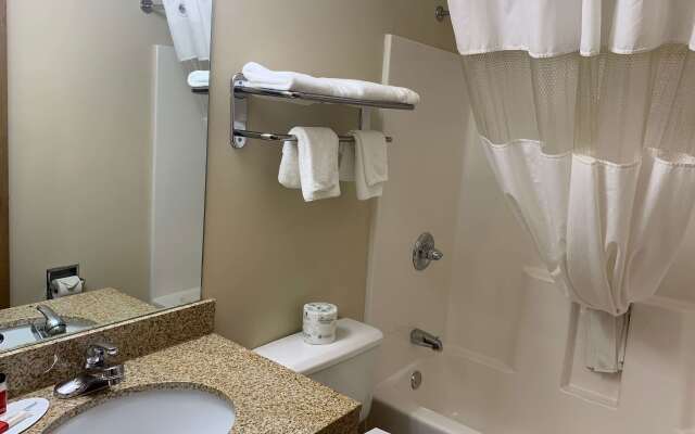 Super 8 by Wyndham Liverpool/Clay/Syracuse Area