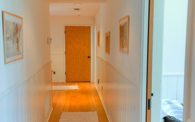 Hunters Point Apartment 6