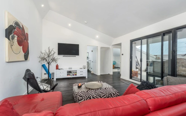 Urban Chic 3 BR House in Wickham