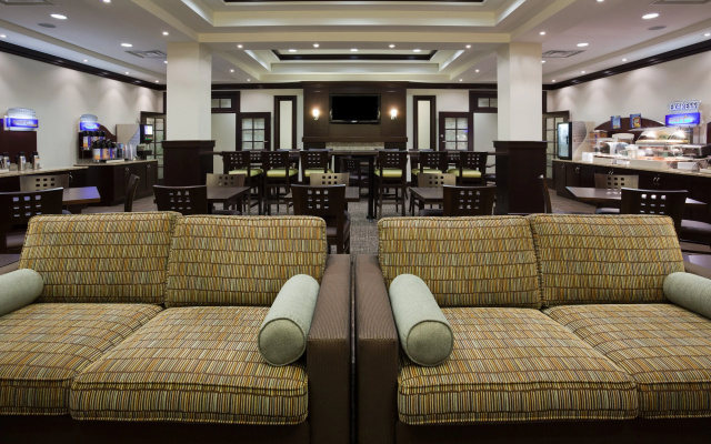 Holiday Inn Express New Liskeard