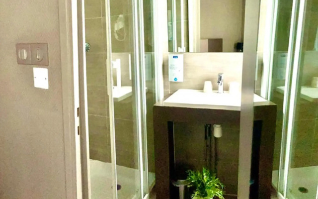 Hotel Kyriad Vichy Spa Cinq Mondes