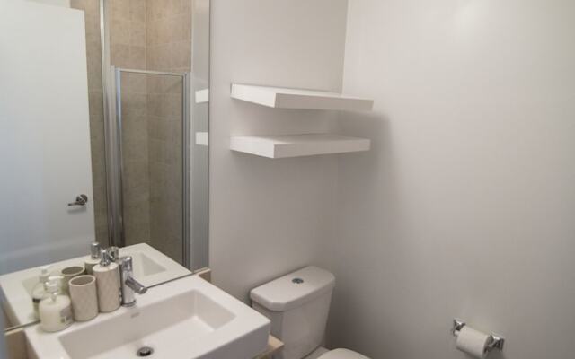 Sarkar Suites - Maple Leaf Square