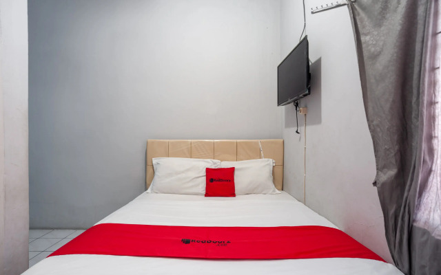 RedDoorz Syariah near Margonda Raya