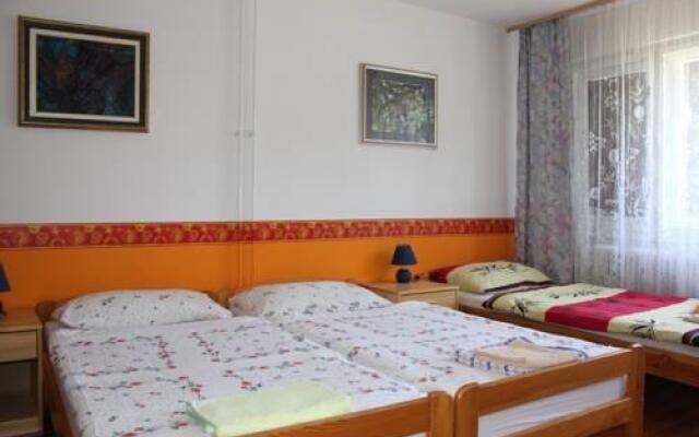 Rooms4Young