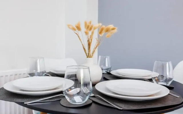 Remarkable 2- Bed House in Barking Essex