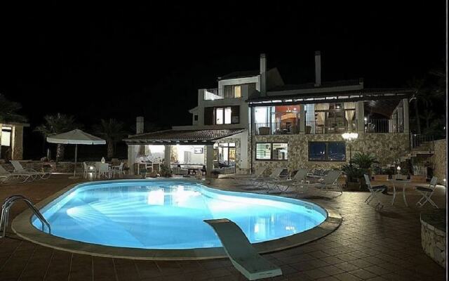 Villa Egadi con Piscina e Campo da Tennis