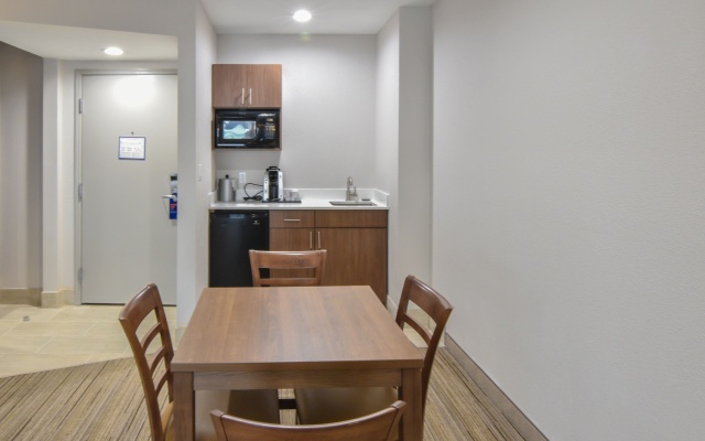 Holiday Inn Express & Suites Indianapolis Northwest by IHG