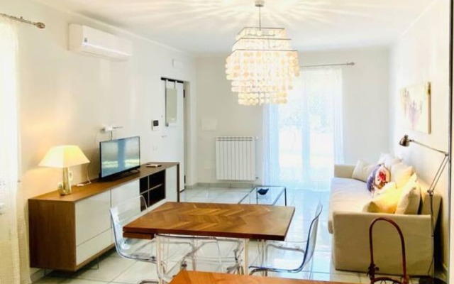 Teatro Verdi & Villa Comunale Charming Flat