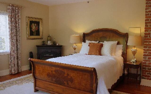 Dashwood Manor Seaside Bed & Breakfast