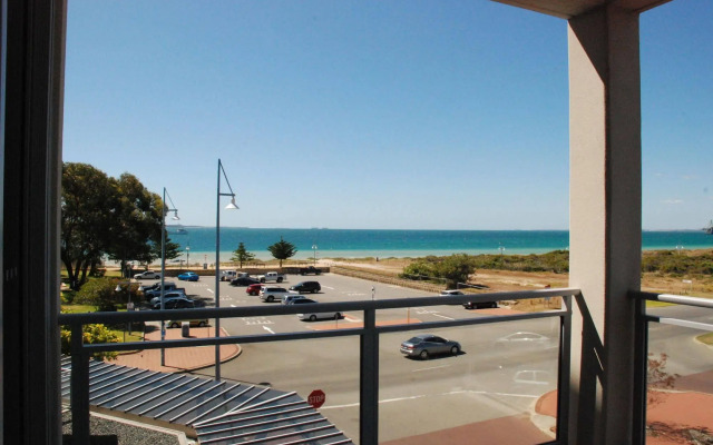 Spinnakers by Rockingham Apartments