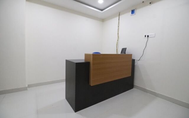 OYO Flagship 27991 Mundhwa UC