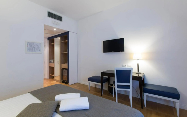 Floris Hotel