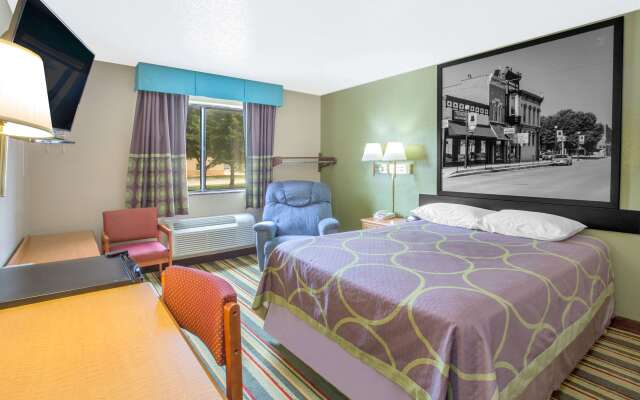 Super 8 by Wyndham Champaign