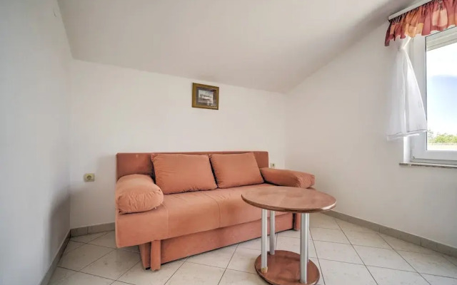 Elegant Apartment in Banjole near Fratarski Otok Island