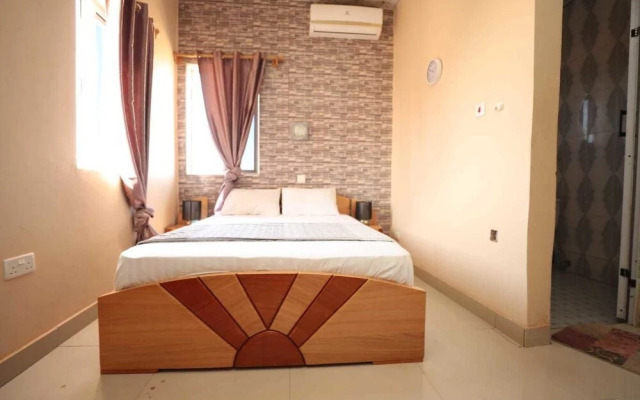 Parigha Hotel