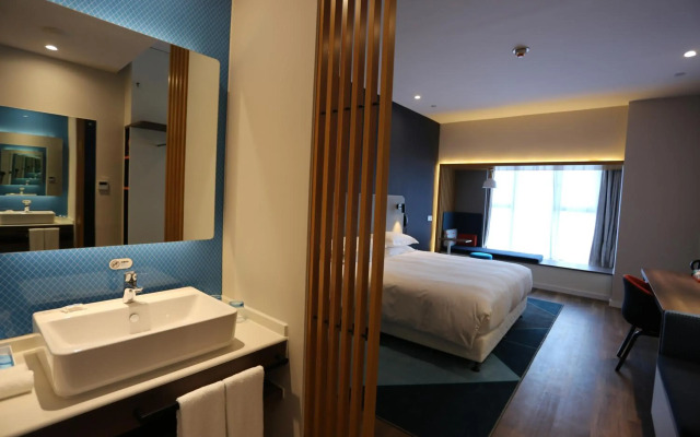 Holiday Inn Express Wuhan Optical Valley by IHG