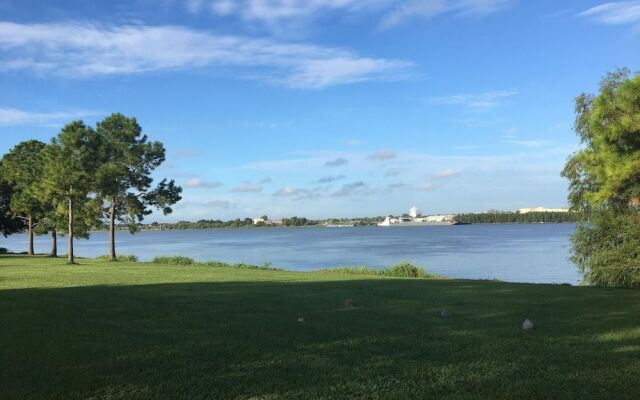 Laissez-faire Lounge on Magazine