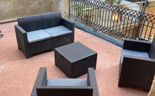 Archivolto del Teatro, 3