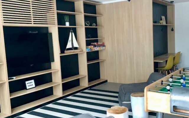 2 bed apartment Ocean Drive Country Bldg