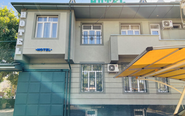 Riverside Hotel