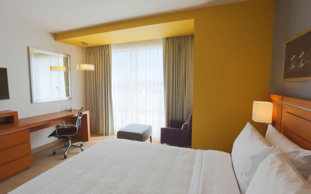 Hampton Inn & Suites by Hilton Paraiso