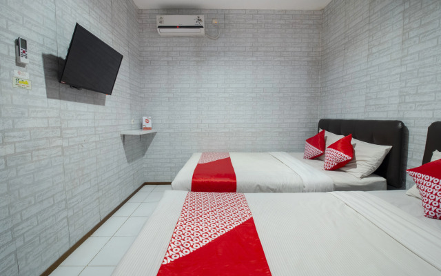 OYO 3283 Bwalk Hotel