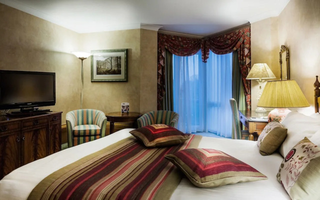 Blunsdon House Hotel