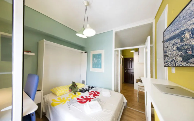 Startupper's Pad in real Athenian n.hood by VillaRentalsgr