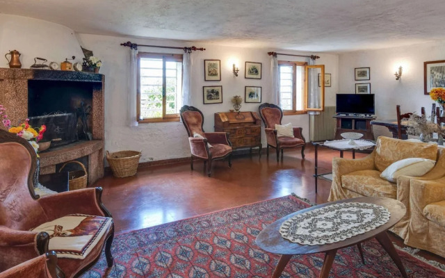 Cozy Detached House, Wide Garden, Wifi