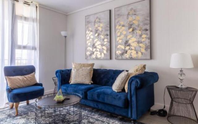 Blou Inn - Century City