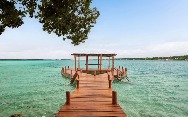 Cristalino Lagoon Front Hotel Restaurant & SPA