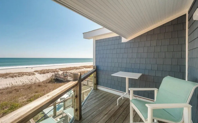 Beach Coma by Topsail Realty