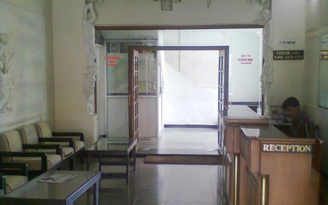 Ambika Yatri Niwas