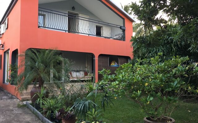 House With 5 Bedrooms in Etang Salé, With Wonderful Mountain View, Enc