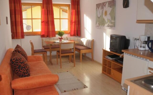 Almchalet Alpenflora