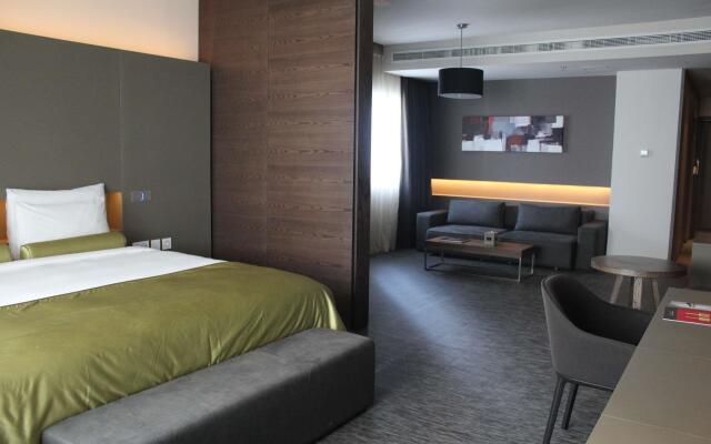 72 Hotel