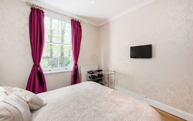 Inviting 1BD Hideaway Kensington Olympia!